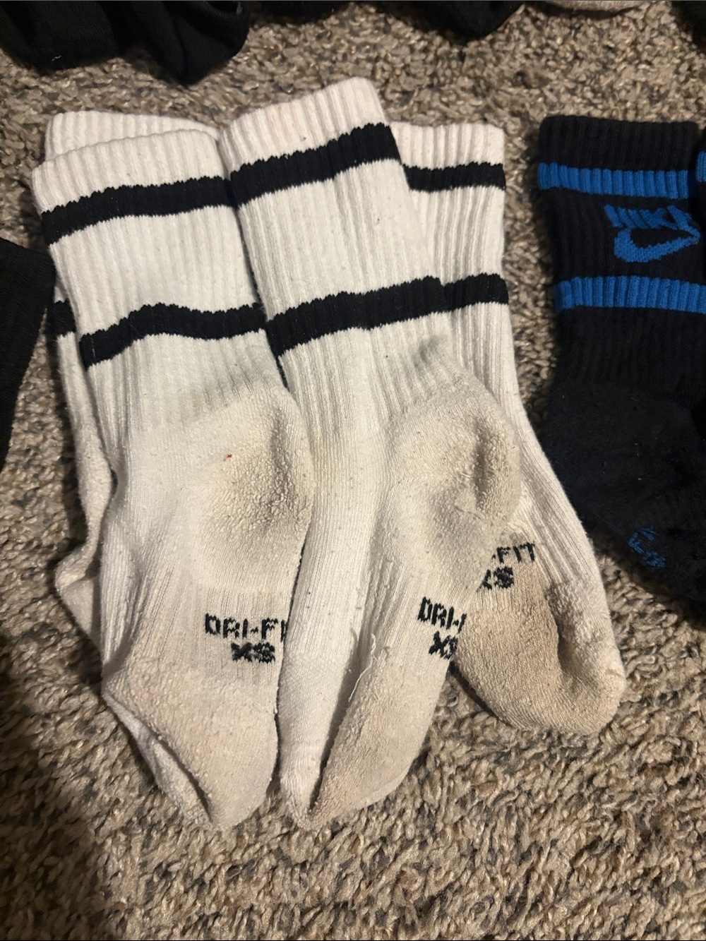 Kids sock lot - 22 pair- Nike and other brands - Picture 5 of 8